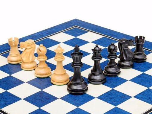 Ensemble "Broadbase" Echiquier en Bois d'Erable Bleu Satiné & Jeu d'Echecs en Bois de Buis